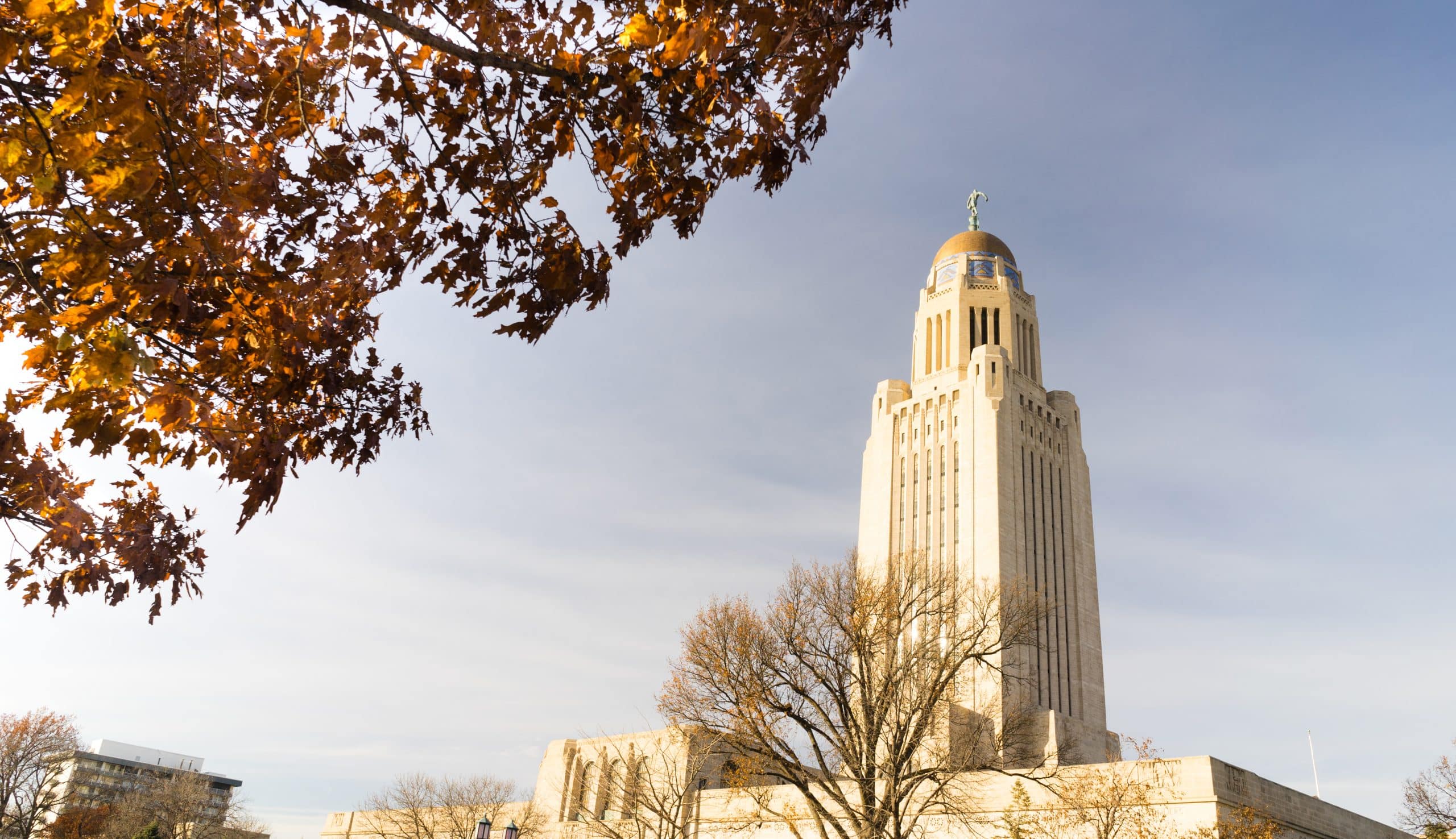 Nebraska State Capitol in Lincoln tijdens de herfst