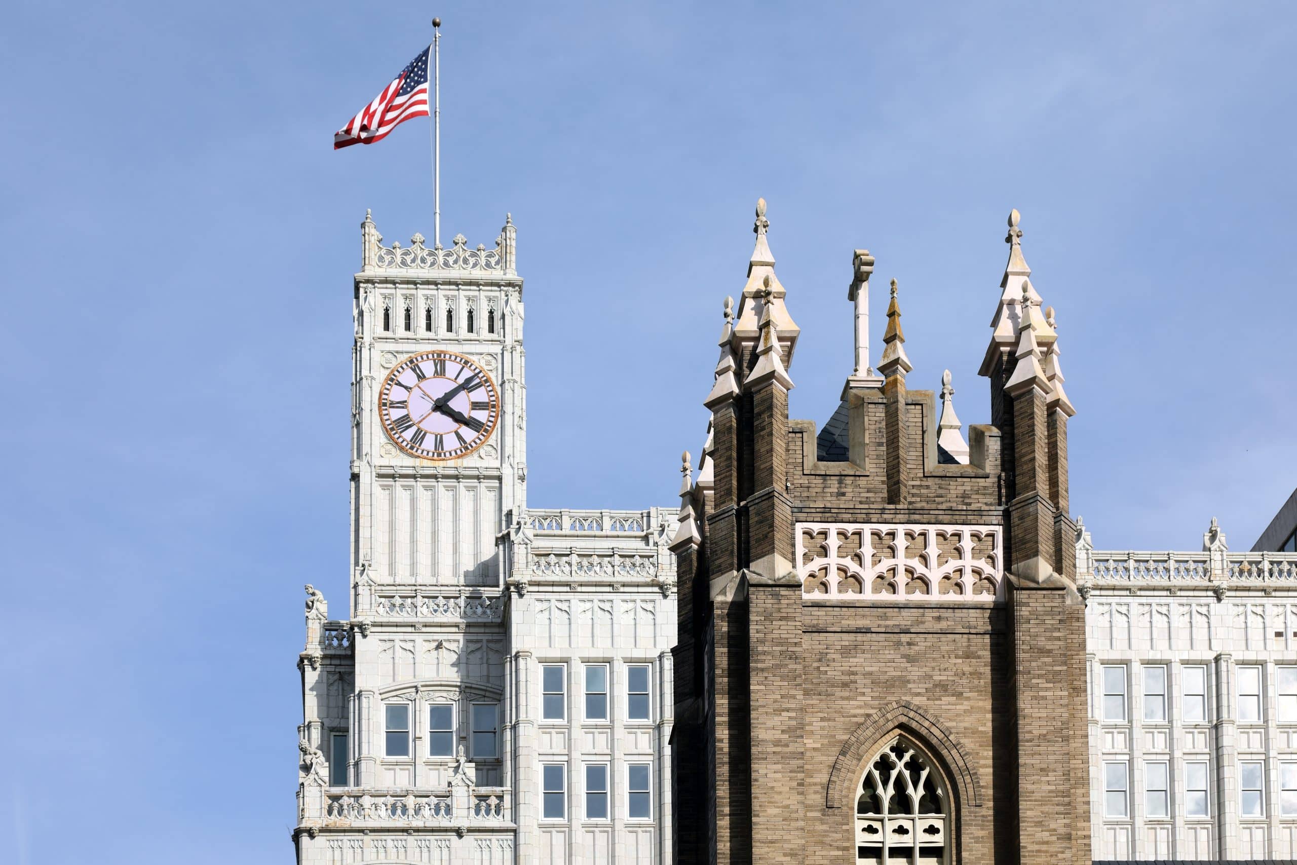 Brug met Amerikaanse vlag bij Jackson, Mississippi