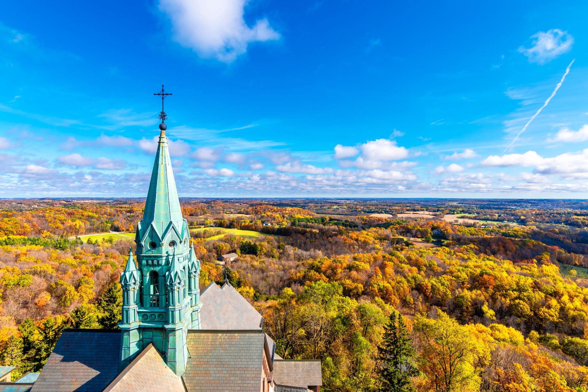 Basiliek met herfstlandschap in Door County Wisconsin