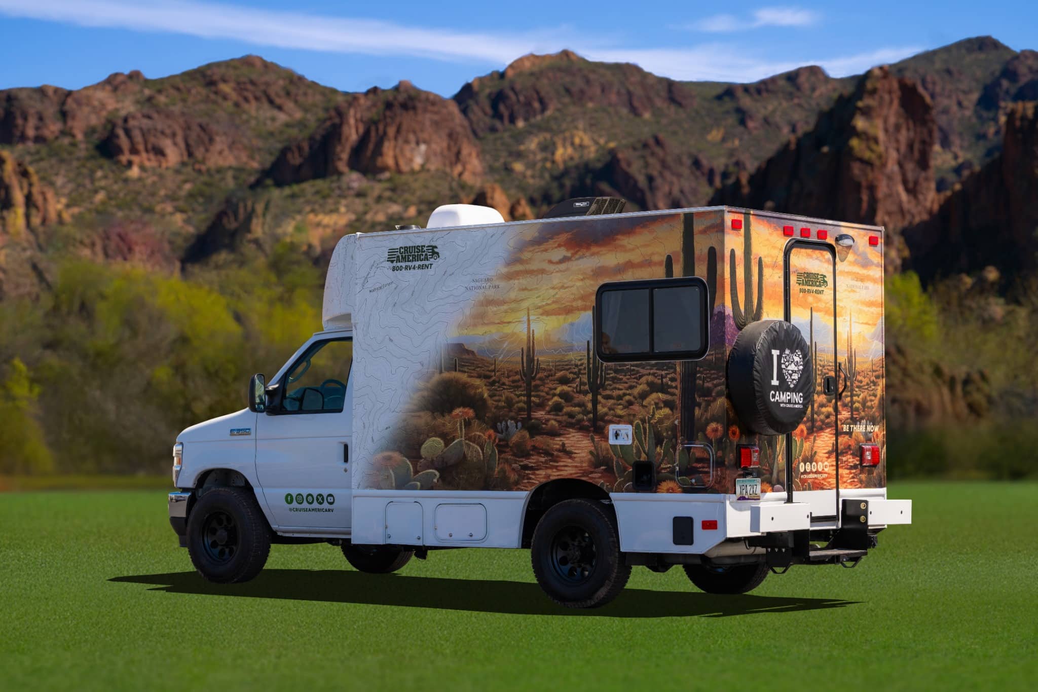 Cruise America C18 Ultra Compact zijaanzicht natuur