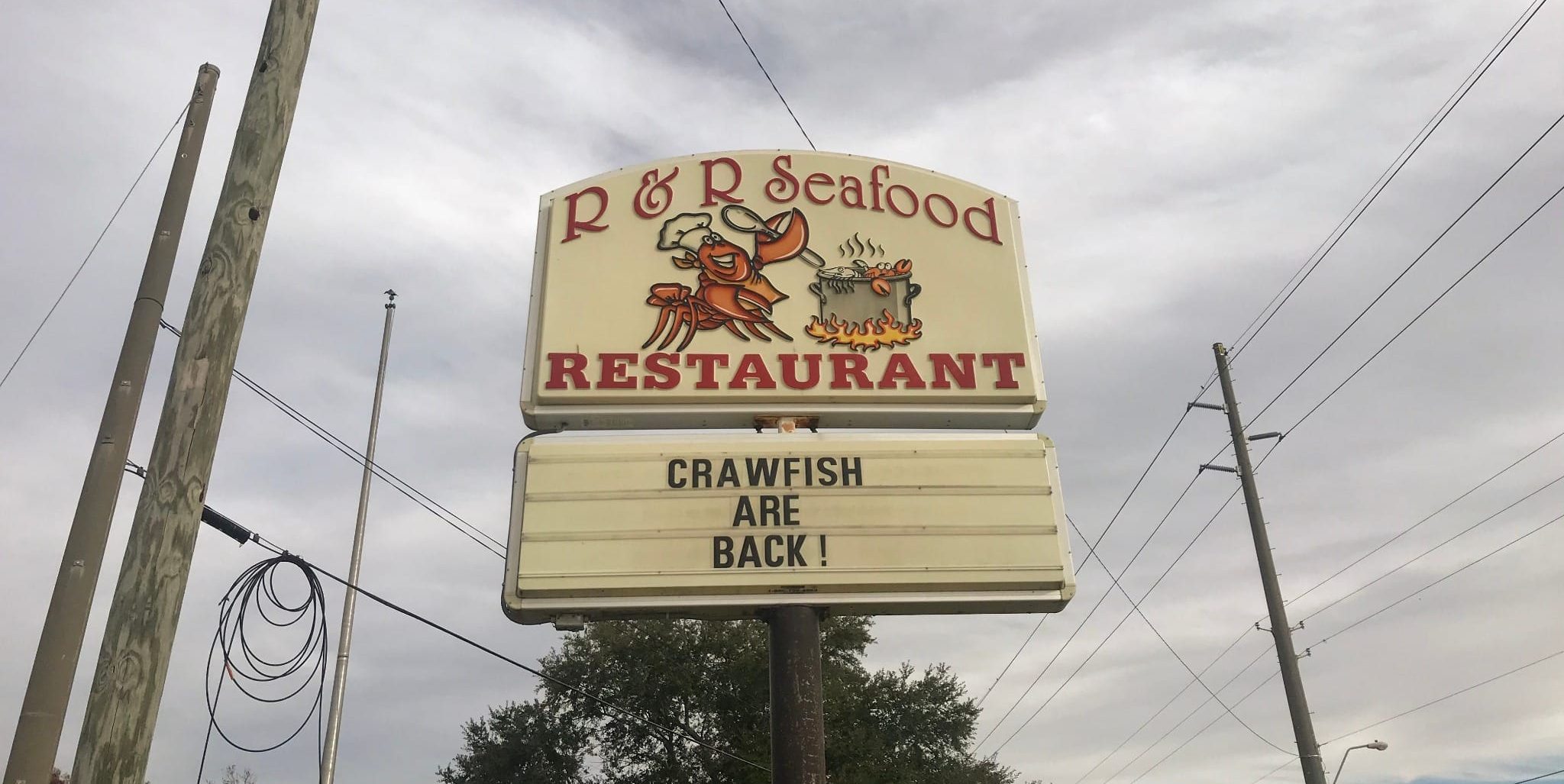 restaurant met houten gevel en bord Mobile Alabama