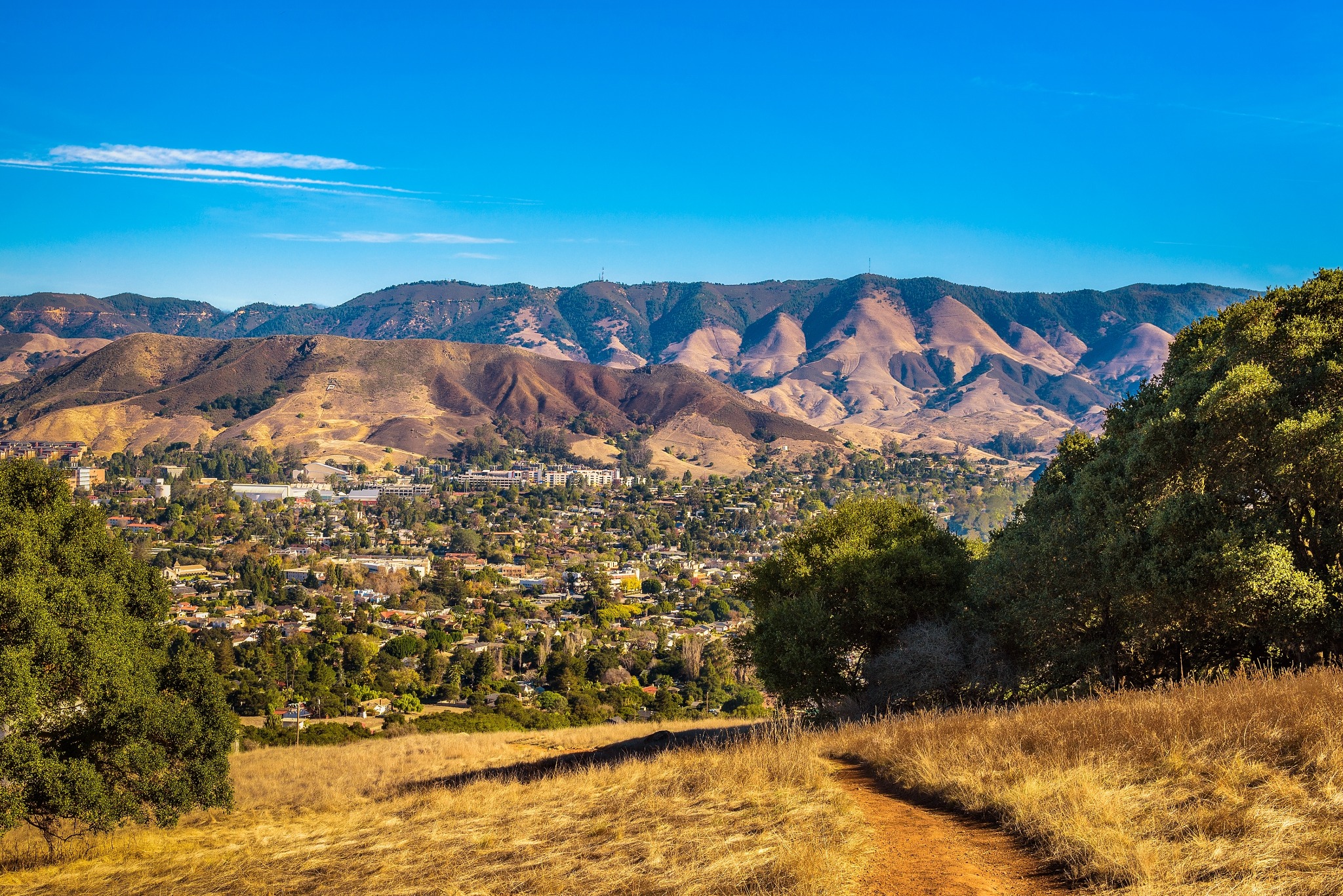 San Luis Obispo panorama van stad en vallei